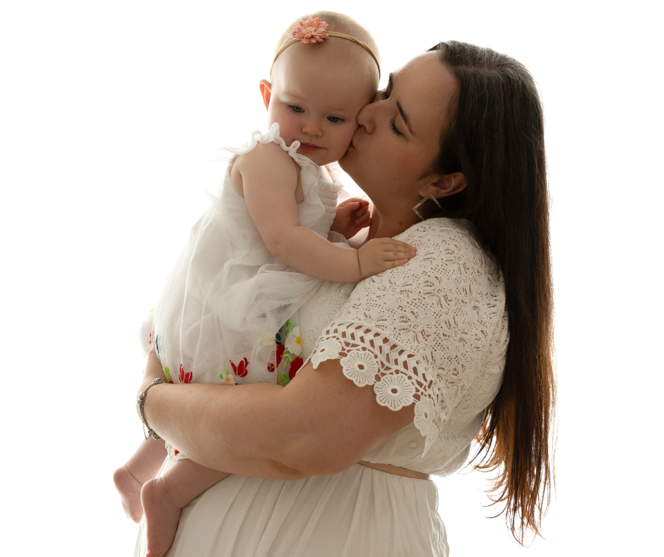 mama s dieťaťom na rodinnom fotení vo vranove nad topľou s ivana m photography